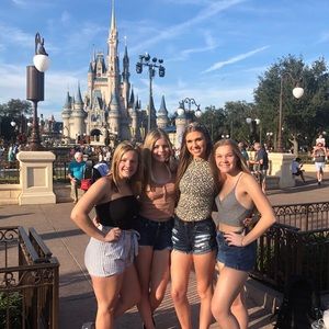 Meet your Posher, Alexia